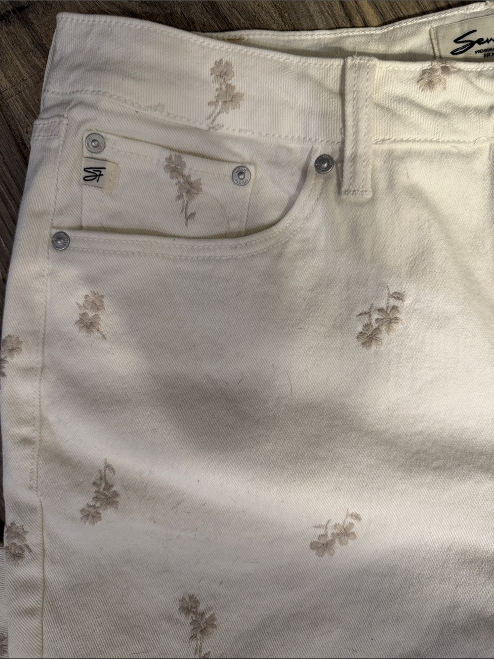 Seven 7 premium Quality brand White Embroidered Women’s Jeans size 12 flowers - Picture 3 of 5